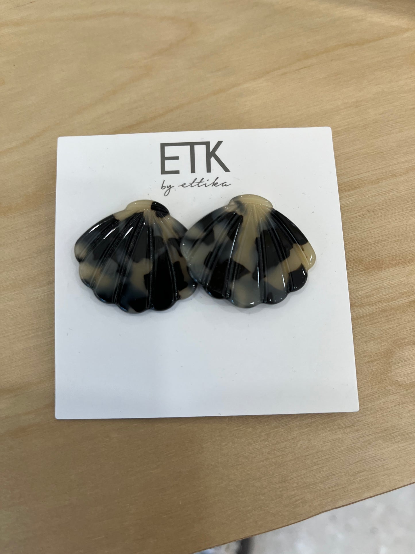 Ettika Oversized Shell Earring - Tortoise