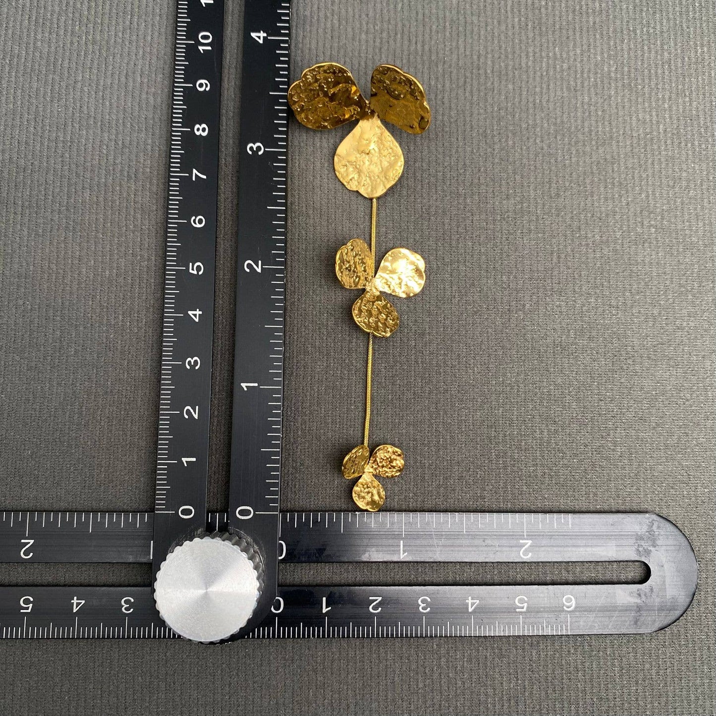 Mio Quenna Flower Petal Earrings - 18k Gold Plated