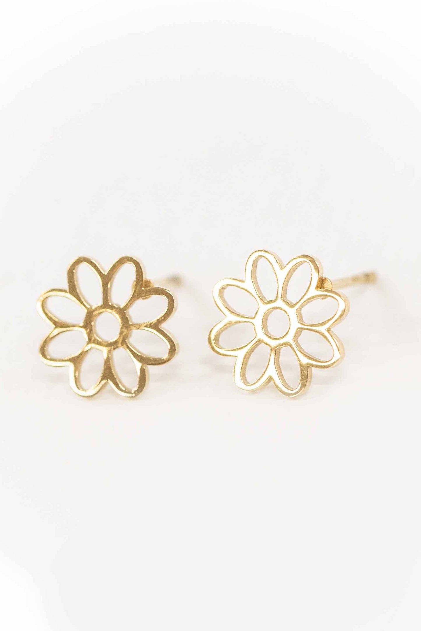 Lovoda Daisy Outline Stud Earrings - 14K Gold Plated