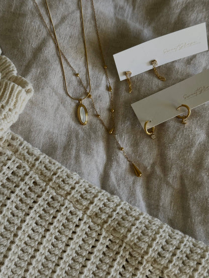 Hayes Pendant Necklace