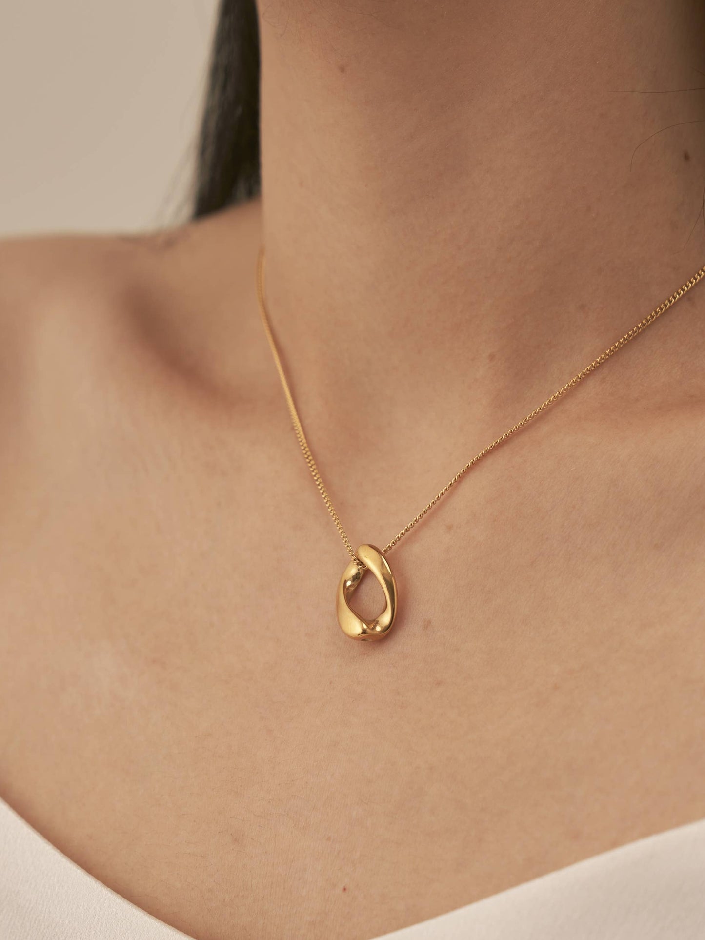 Infinity Loop necklace - 18K Gold Filled