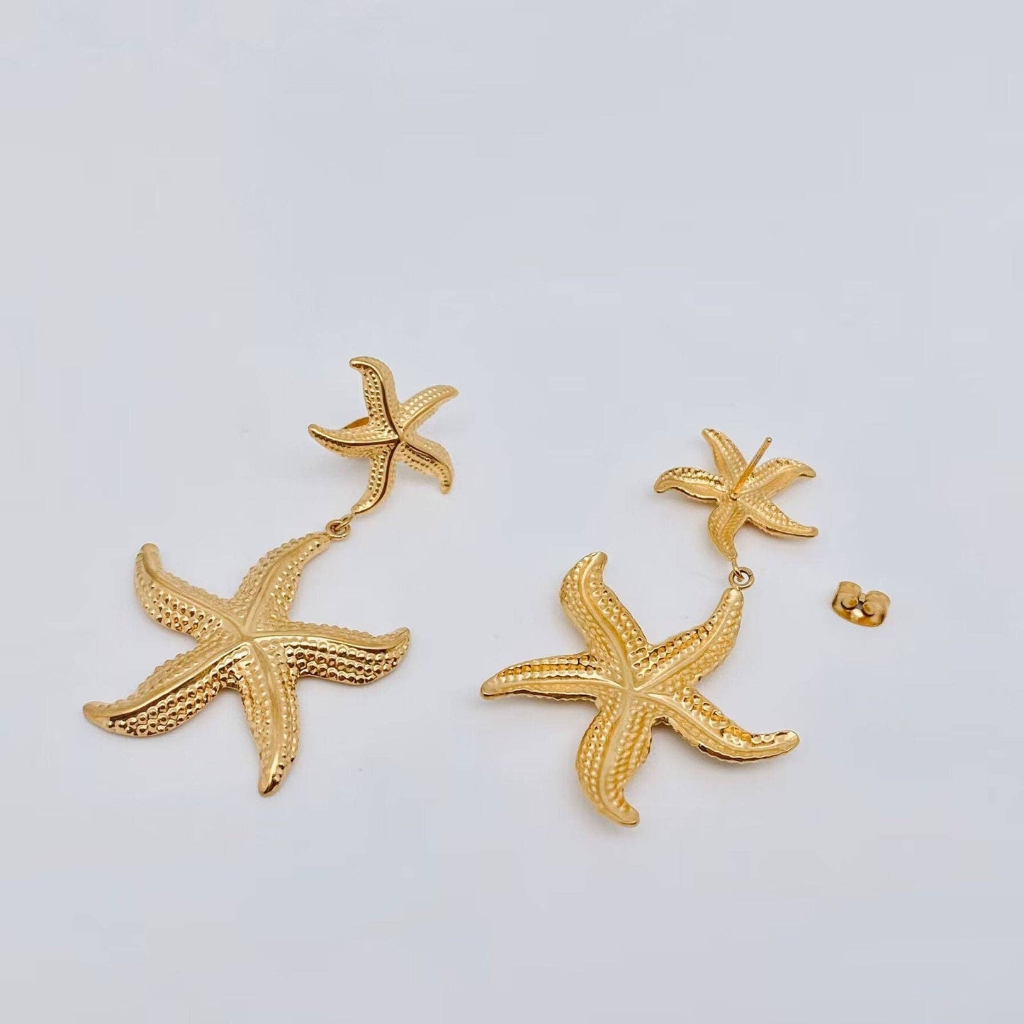 Mio Queena Starfish Charm Earrings - 18k Gold Plated