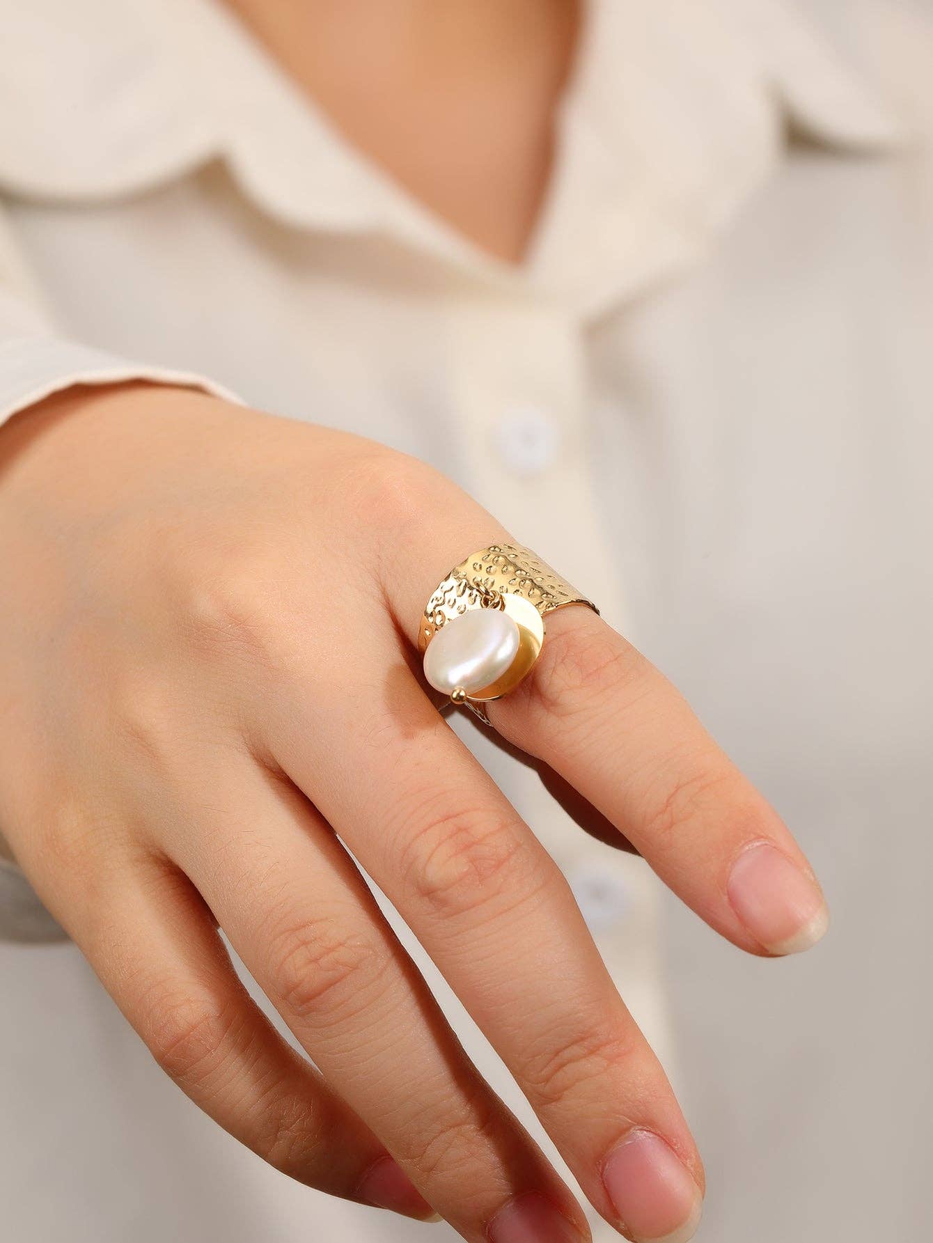 RB Hammered Pearl Charm Ring - 18K Gold Plated