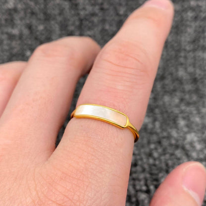 Mio Queena Curved Shell 18K Gold Plated Ring