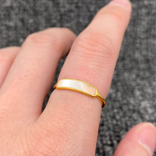 Mio Queena Curved Shell 18K Gold Plated Ring