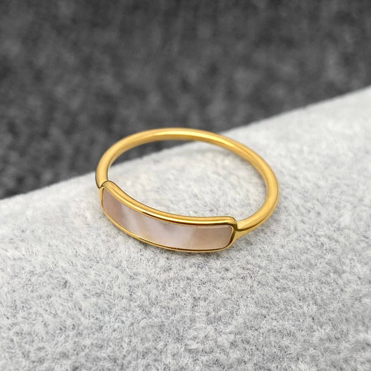 Mio Queena Curved Shell 18K Gold Plated Ring