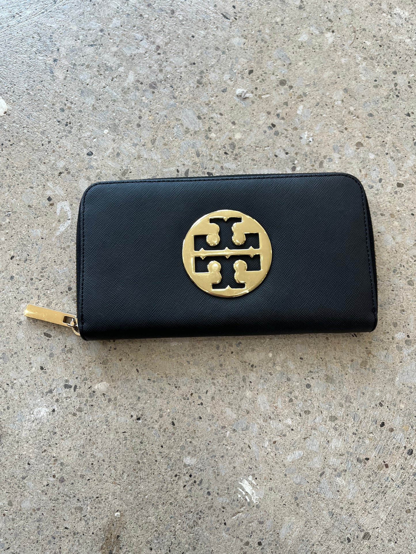 Pre-Loved Tory Burch Logo Wallet - Pristine Condition
