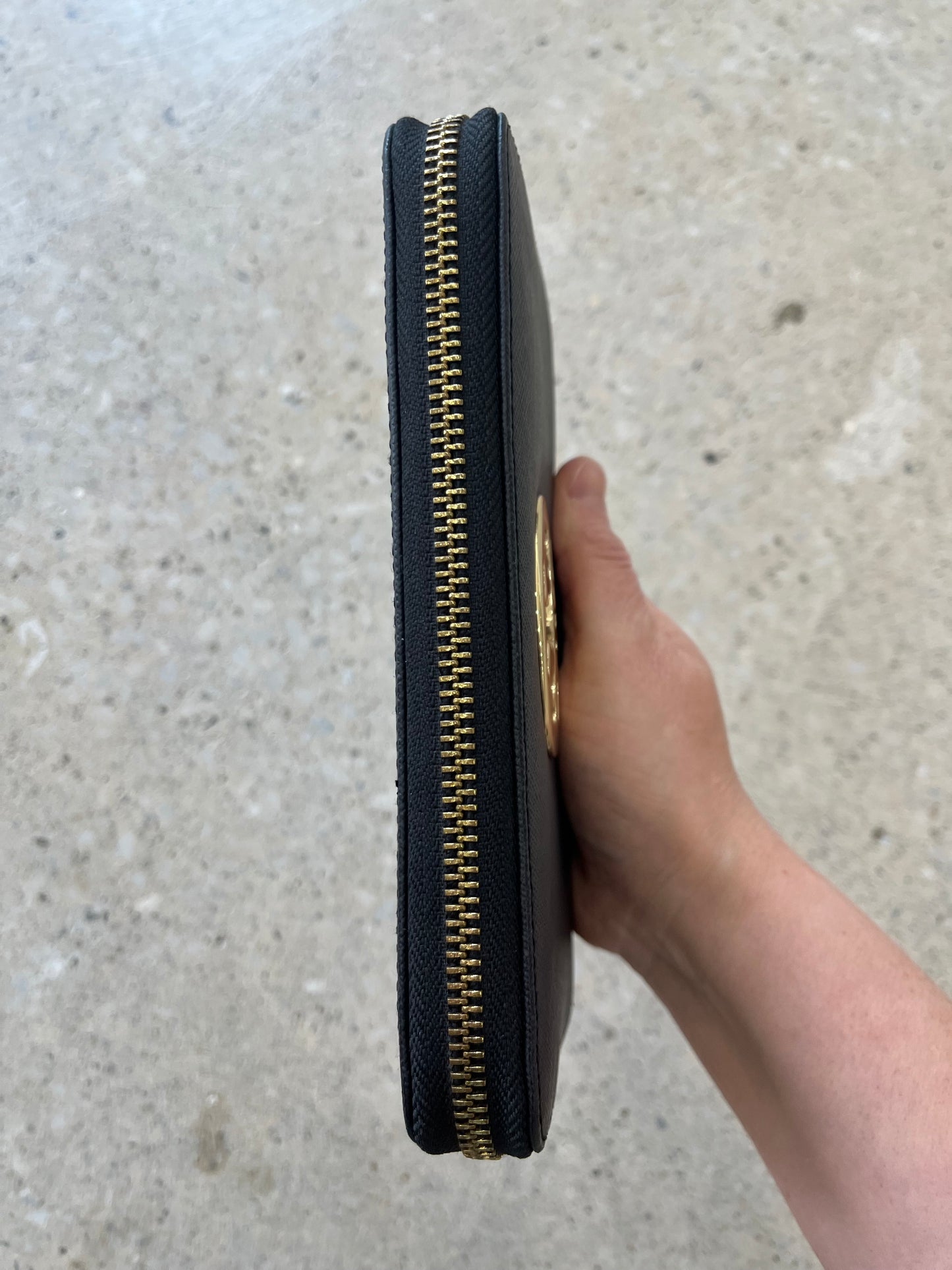 Pre-Loved Tory Burch Logo Wallet - Pristine Condition