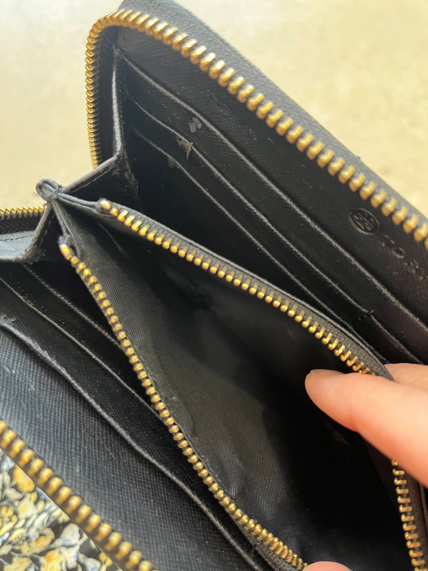 Pre-Loved Tory Burch Logo Wallet - Pristine Condition