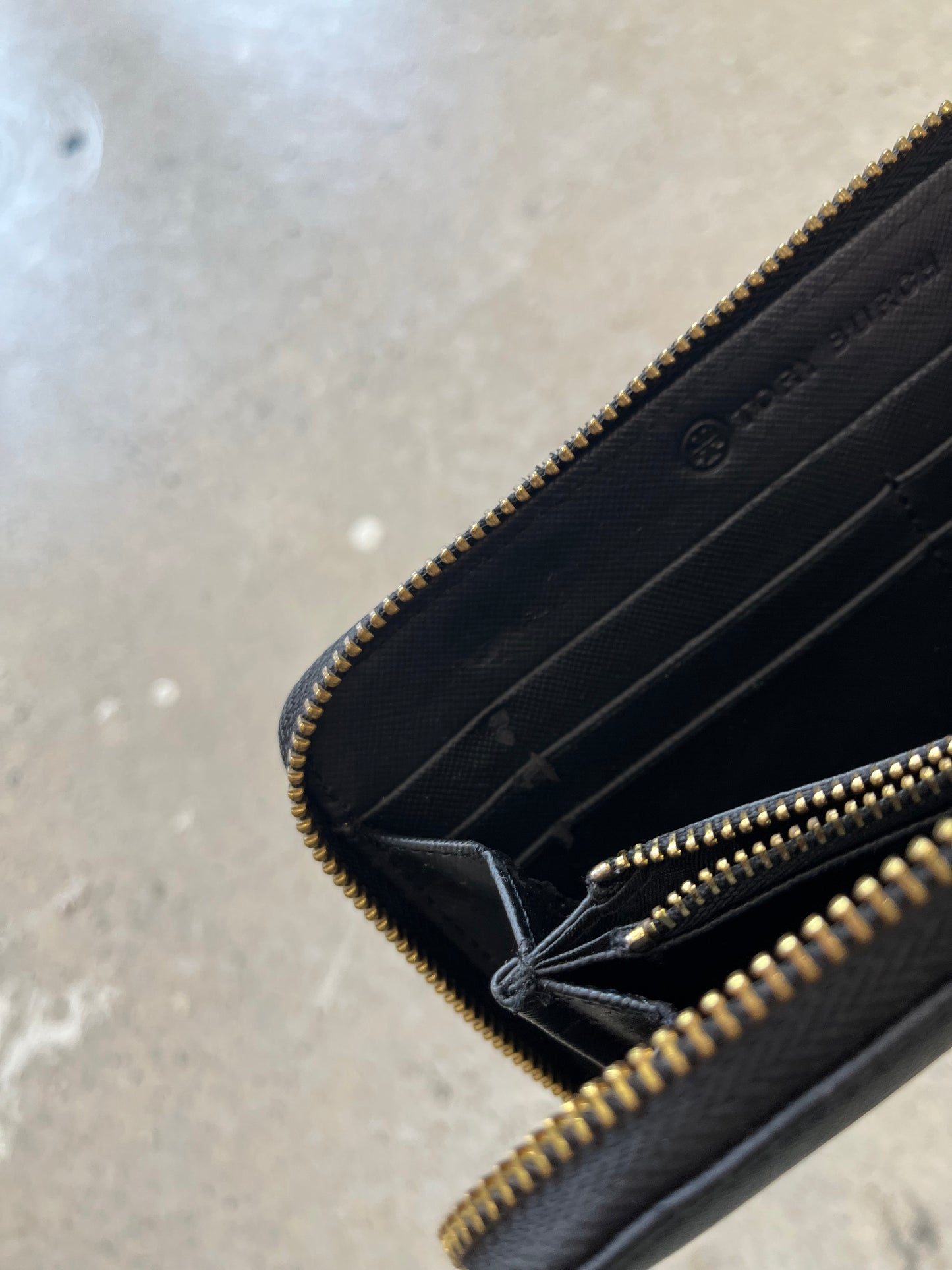 Pre-Loved Tory Burch Logo Wallet - Pristine Condition