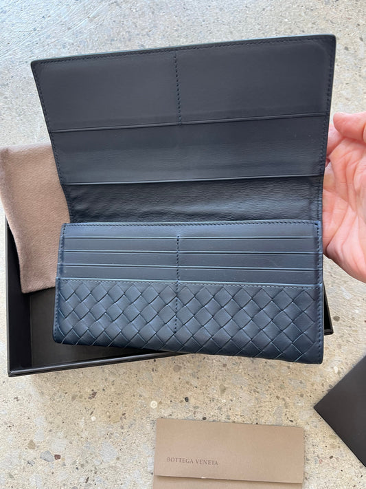 Bottega Veneta Intrecciato Long Travel Bifold Wallet - Black