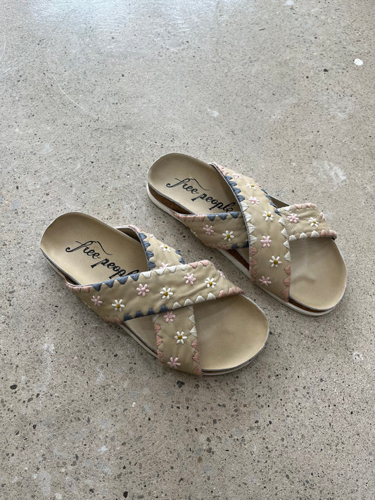 Free People Wildflowers Crossband Sandal - Washed Natural EU39/US9