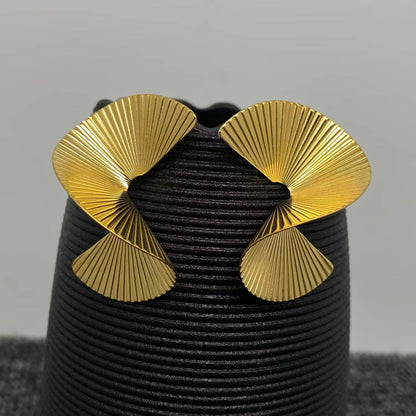Mio Queena Twisted Scalloped Earrings - 18K Gold Plated
