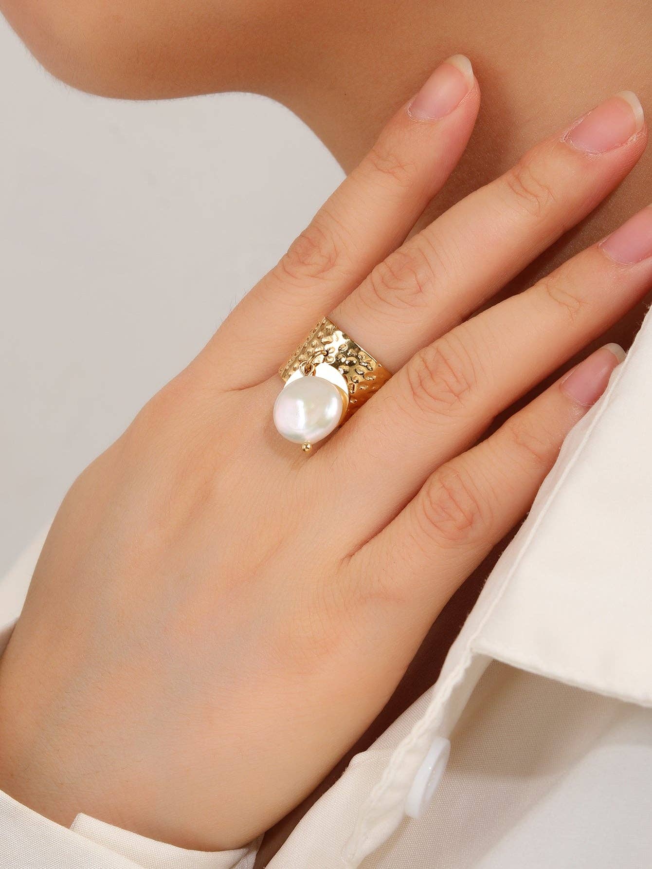 RB Hammered Pearl Charm Ring - 18K Gold Plated